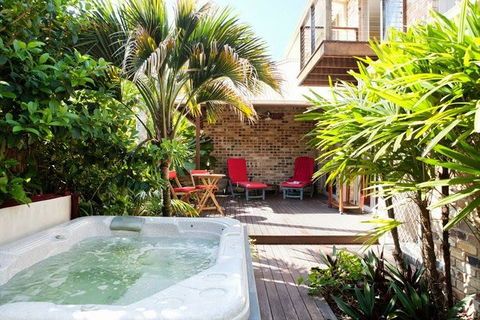 Akai Hana - Darwin Holiday 0