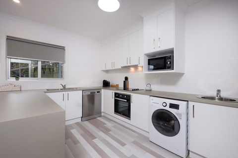Albury Yalandra Apartment 3 - Darwin Holiday 3