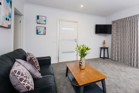 Albury Yalandra Apartment 5 - Darwin Holiday 1