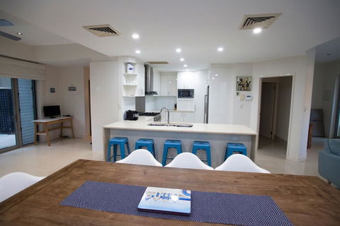 Alexandra Headland Luxury Townhouse - Darwin Holiday 3
