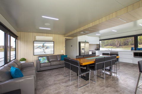 All Seasons Houseboats - Darwin Holiday 3
