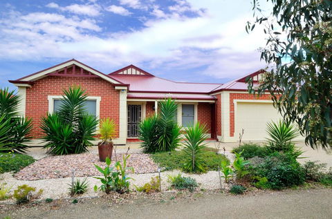 All Seasons Port Elliot Holiday House - Darwin Holiday 0