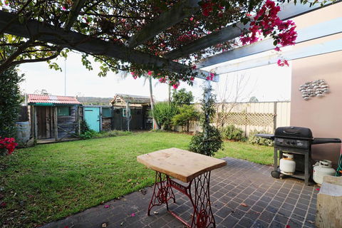 Alloway - Darwin Holiday 0