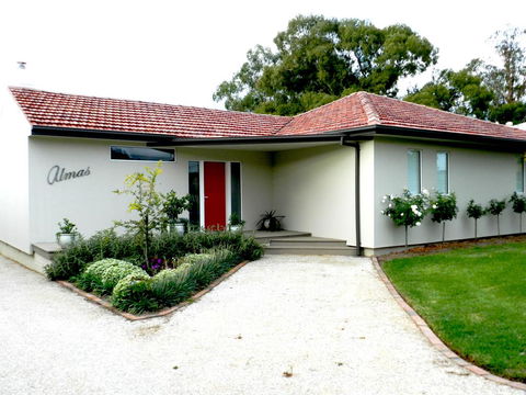 Almas Cottage - Darwin Holiday 1