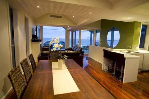 Aloha Beachfront Port Fairy - Darwin Holiday 1