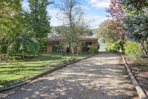 Alpine Streamside - Darwin Holiday 1