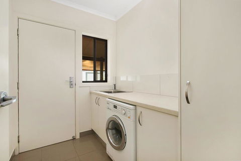 Alpine Streamside - Darwin Holiday 2