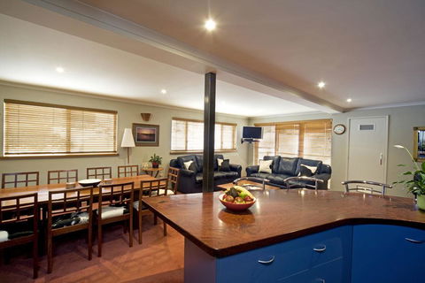 Alpine View Apartments - Darwin Holiday 1