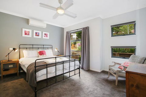 Always Bright - A Bright Escape - Darwin Holiday 0
