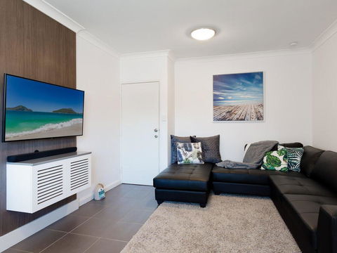 Amanda Court 2/1 Weatherly Cl - Renovated Unit With Aircon, Wifi And Close To The Beach - Darwin Holiday 1