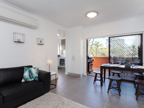 Amanda Court 2/1 Weatherly Cl - Renovated Unit With Aircon, Wifi And Close To The Beach - Darwin Holiday 2