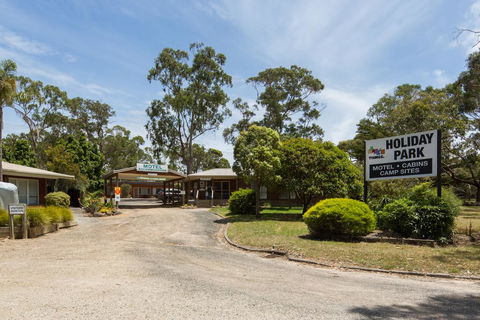Amaze N Things Holiday Park & Motel - Darwin Holiday 0