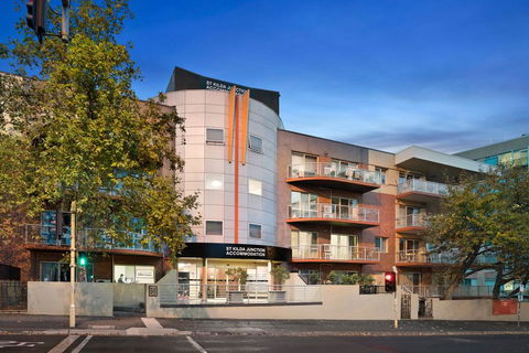 Amazing Accommodations: St Kilda - Darwin Holiday 1