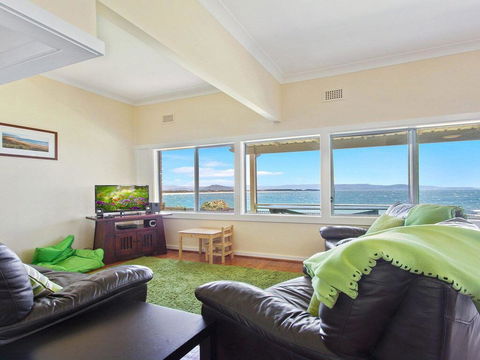 Amazing Aspects - Perched Above Tilbury Cove - Darwin Holiday 3
