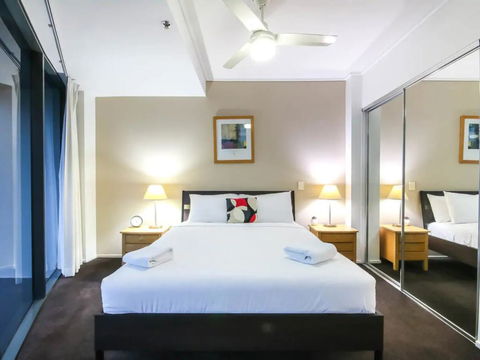 Amazing Brisbane CBD 2 Bedroom Apartment With River Views - Darwin Holiday 2