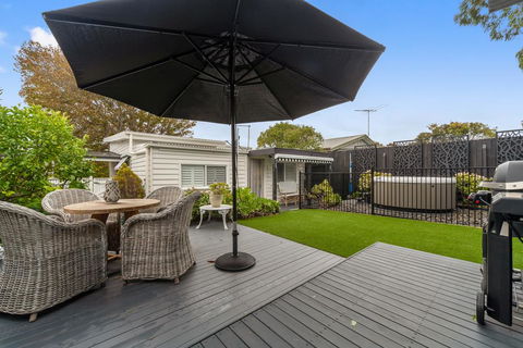 Amber Cottage, Luxury Seaside Retreat With Outdoor Spa! - Darwin Holiday 0