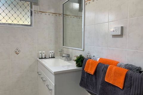 Andergrove Home With A Garden View-Wi-fi & Netflix - Darwin Holiday 1
