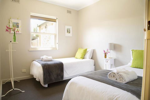 Angaston Mews - Darwin Holiday 1