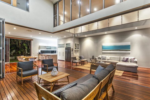 Angourie Beach House @ Corporate Boardies - Darwin Holiday 2