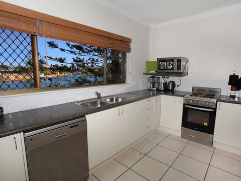 Anjuna 2 - 2 BDRM Budget Stay On Canal - Darwin Holiday 3