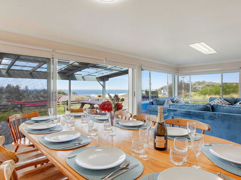 Antonio's Paradise - Spectacular Views Over Warrain Beach - Darwin Holiday 3