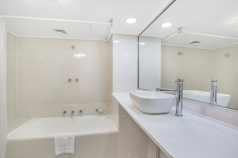 Apartment At College St - Darwin Holiday 3