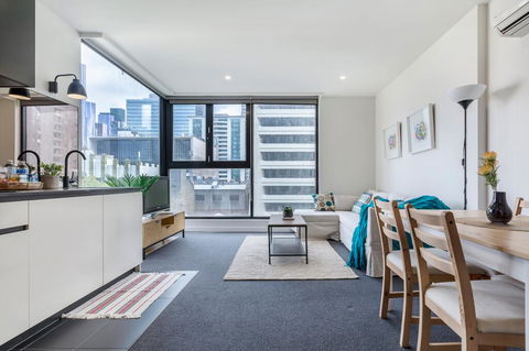 Apartment On BOURKE St - HEART Of Melbourne CBD. - Darwin Holiday 0
