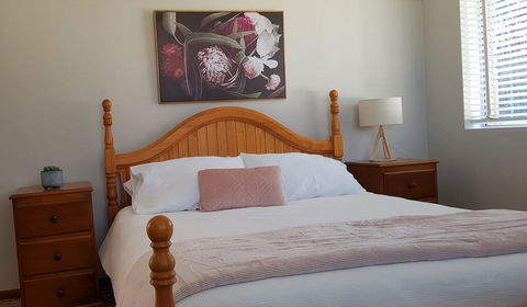 Apartment With Sweeping View Of The Bay, 2 Bedrooms, Sleeps 5 - Darwin Holiday 1