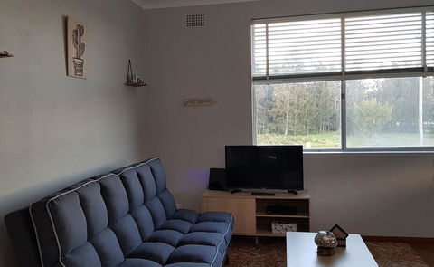 Apartment With Sweeping View Of The Bay, 2 Bedrooms, Sleeps 5 - Darwin Holiday 3