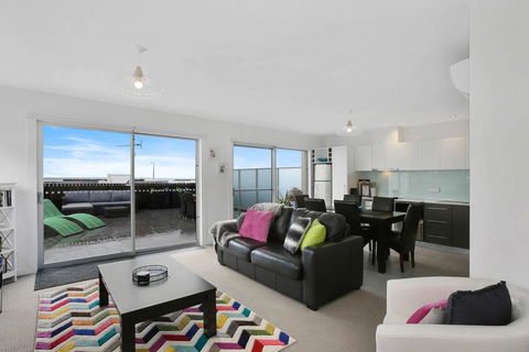 APOLLO 13 PENTHOUSE - Free Wifi & Huge Terrace! - Darwin Holiday 0