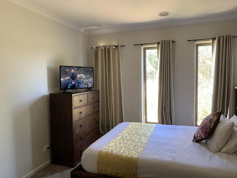 Apple House - Darwin Holiday 3