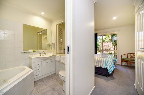 Aqualuna Beach Resort - Unit 25 - Darwin Holiday 1