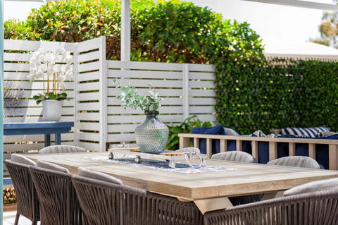 Arabella - Stylish Seaside Sanctuary With Views - Darwin Holiday 3