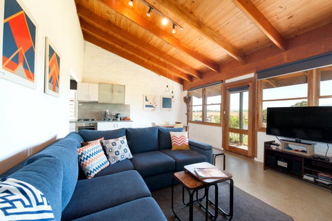 Art At Linden Gate - Darwin Holiday 0