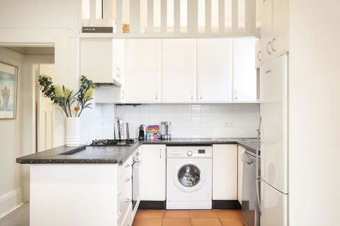 Art Deco Oasis Minutes From The City - Darwin Holiday 3