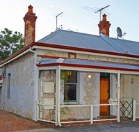 Art on Attfield - cute heritage 1 bedroom stone cottage - Darwin Holiday