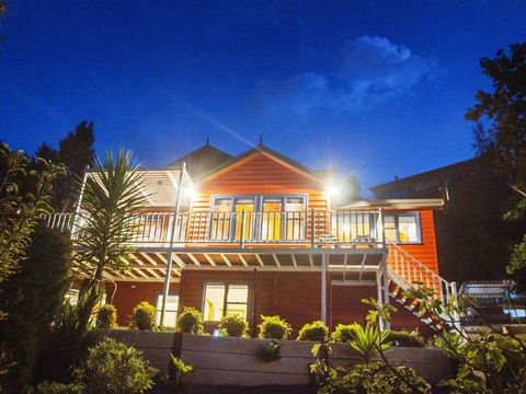 Artee House - A Bright Escape - Darwin Holiday 2
