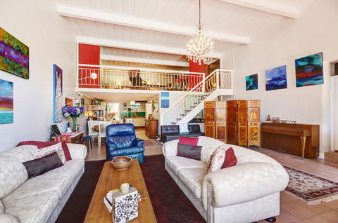 Arty Warehouse Apartment - Stroll To South Beach - Darwin Holiday 3