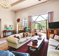 Arty Warehouse Apartment - stroll to South beach - Darwin Holiday