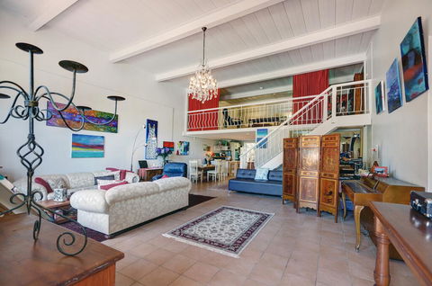 Arty Warehouse Apartment - Stroll To South Beach - Darwin Holiday 2