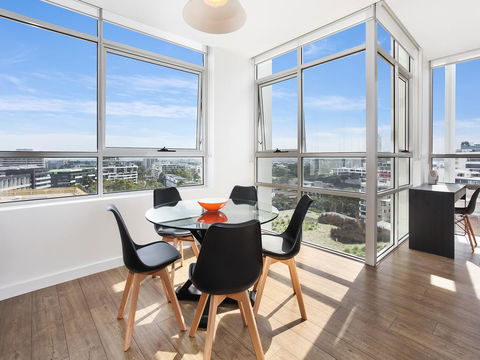 As The Sun Sets - Modern And Spacious 2BR Zetland Apartment Facing The Setting Sun - Darwin Holiday 1