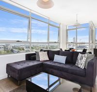 As the Sun Sets - Modern and Spacious 2BR Zetland Apartment Facing the Setting Sun - Darwin Holiday