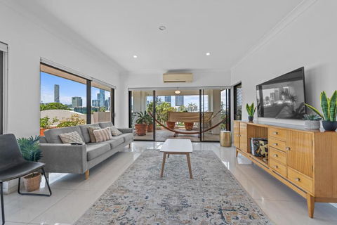 Luxury 2-Bed Penthouse With Private Rooftop - Darwin Holiday 0