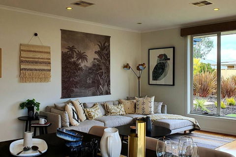 Luxurious Beach Stay, Nearby Famous Wineries - Darwin Holiday 0