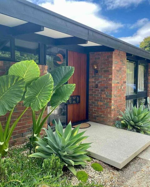 Luxurious Mid-Century Modern Home, Yarra Valley - Darwin Holiday 1