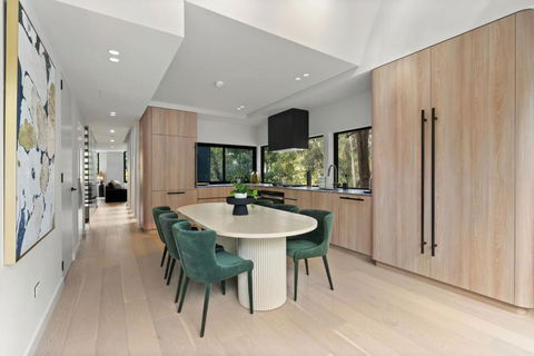 Luxurious Parkside 4BR Terrace House W/Garage - Darwin Holiday 2