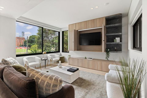 Luxurious Parkside 4BR Terrace House W/Garage - Darwin Holiday 0