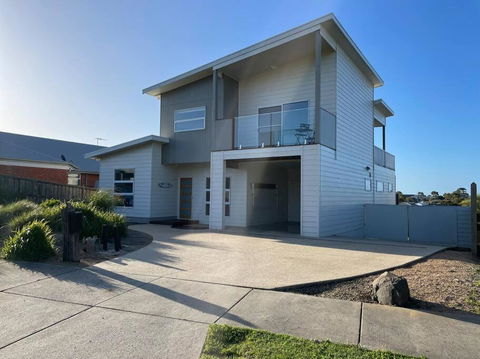 Luxurious, Spacious Beach House - Darwin Holiday 0