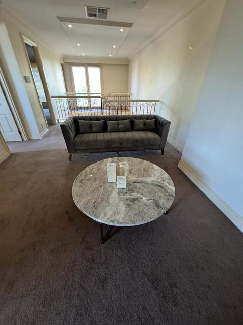 Luxurious Townhouse Retreat In Prestigious Brighton - Darwin Holiday 2