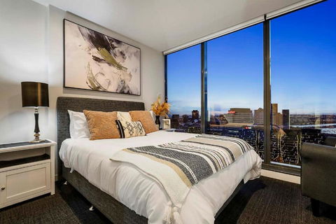 Luxurious Urban Retreat With Stunning Views - Darwin Holiday 0